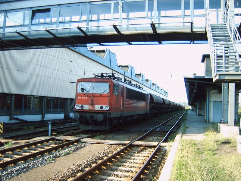 155 117 mit Schotterzug in Chemnitz HBF