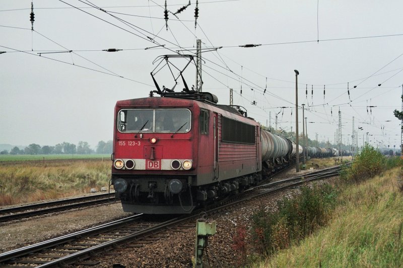 155 123-3 bei der Ausfahrt aus dem PCK Werksbahnhof Stendell (25.10.2007)