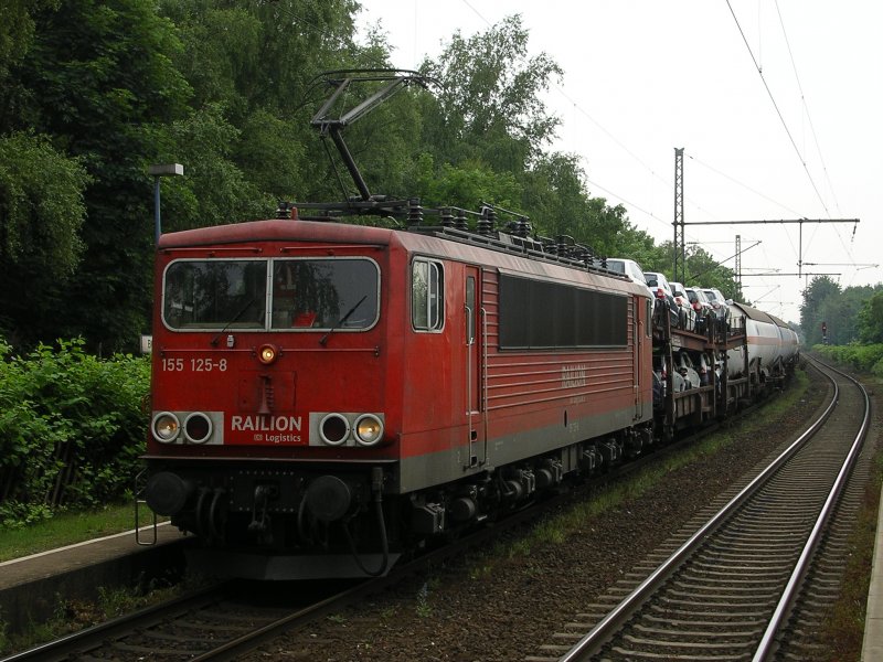 155 125-8 mit Auto.-und Kesselwagen in Richtung Wanne Eickel,Signal-Halt in BO Nokia.(29.05.2008)
