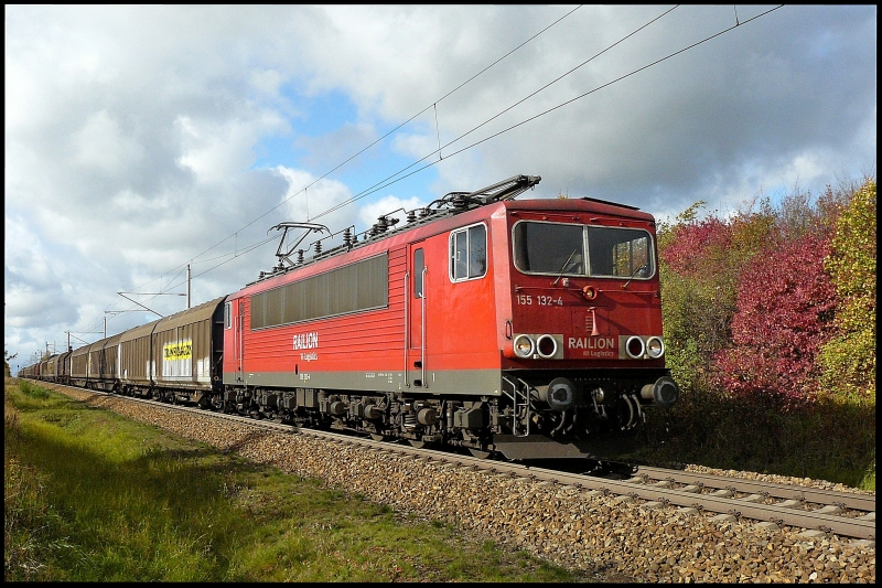 155 132-4 mit FE 45506 von Rostock-Seehafen nach Malm Godsbangard am 17.10.2008 zwischen Langendorf und Hp Grnhufe.