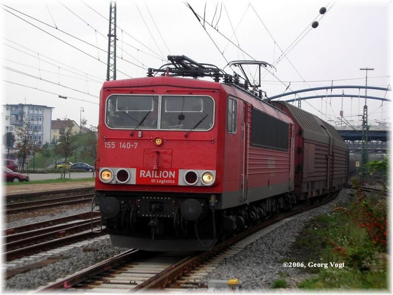 155 140-7 mit einem Hcceers-Leerzug von Bremerhaven nach Sindelfingen in Mhlacker. 15.10.06