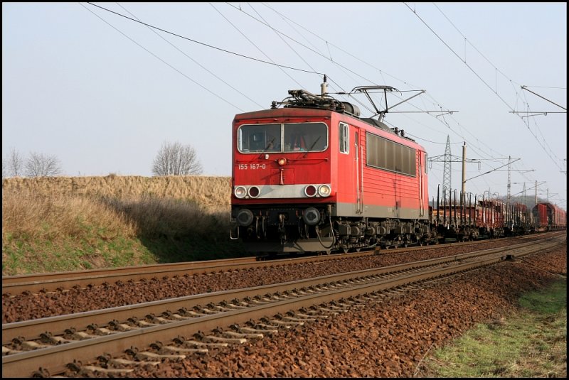 155 167-0 mit einem gemischten Gterzug bei Nudow, 24.02.2008