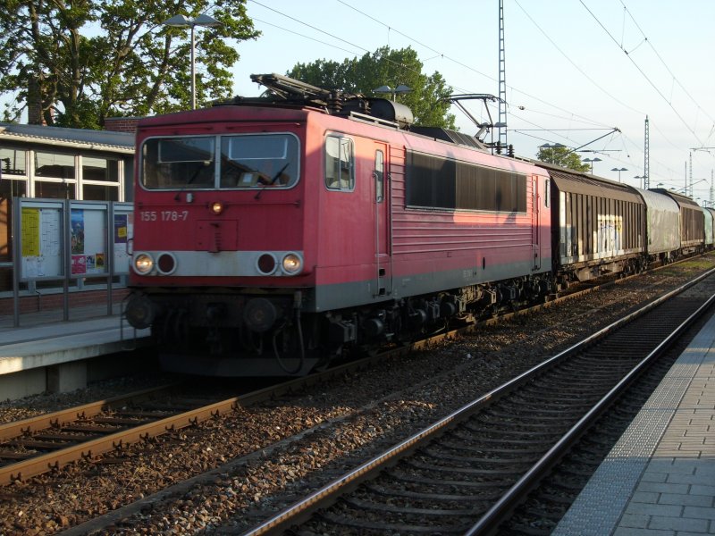 155 178 durchfuhr am 26.Juni 2009 Abends den Bahnhof Bergen/Rgen.