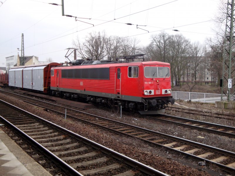 155 180-3 fhrt am 24.02.2009 durch Magdeburg-Buckau in Richtung Magdeburg Hbf