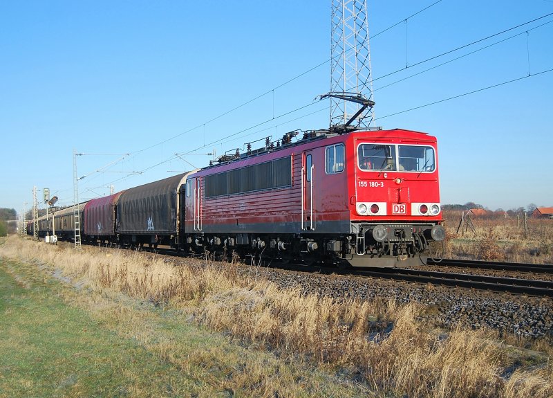 155 180 mit Gterzug am 6.1.2009 zwischen Rohrsen und Nienburg/Weser (KBS 380)