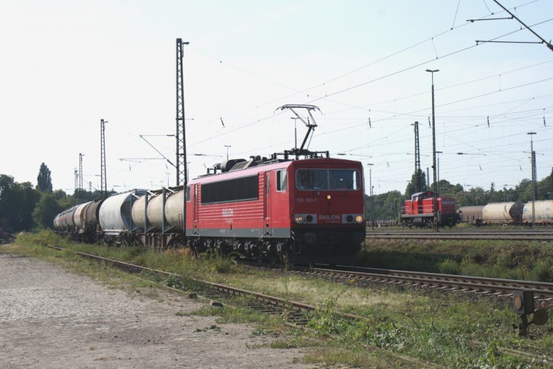 155 183-7 mit einem gemischten Gterzug,bei der Einfahrt in den Seelzer Rbf. am 05.08.2009