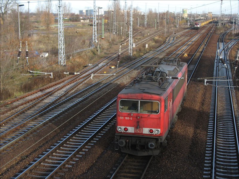155 188 noch mit Scherenstromabnehmern bei Berlin-Schnefeld; 24.11.2006

