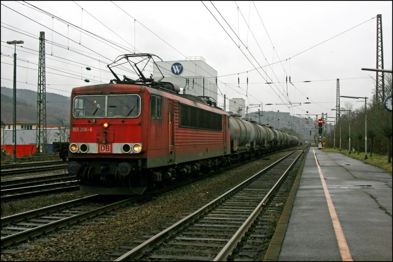 155 206 durchfhrt mit dem 60783, von Millingen nach Luha BASF, den Bahnhof Plettenberg. (18.01.2008)