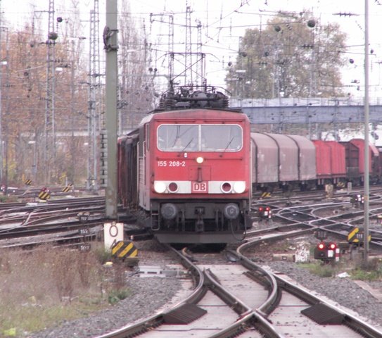 155 208-2 mit einem GZ von Mannheim RBf kommend bei der Durchfahrt Mannheim HBf  