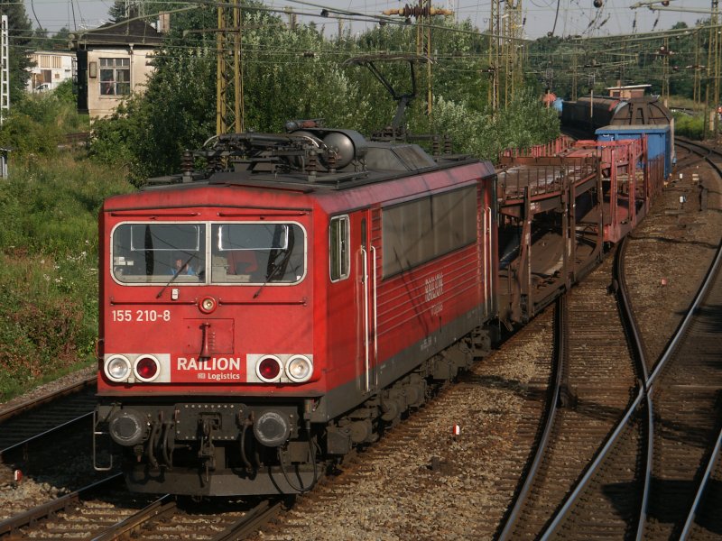 155 210-8 mit einem gemischten Gterzug unterwegs am 17.07.09 durch den Bahnhof Riesa
