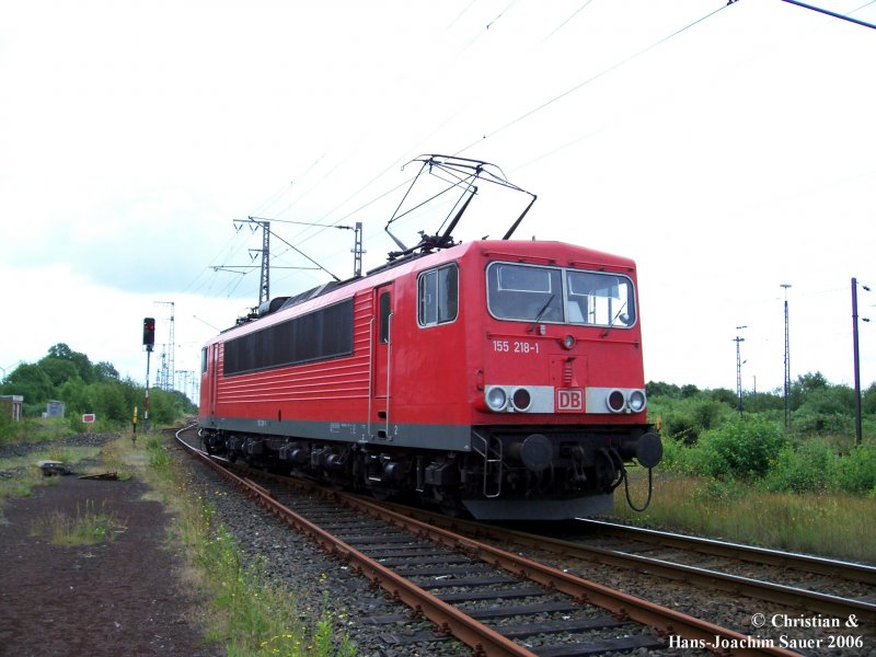 155 218-1 auf Rangierfahrt im Gterbahnhof Emden Juni 2006.