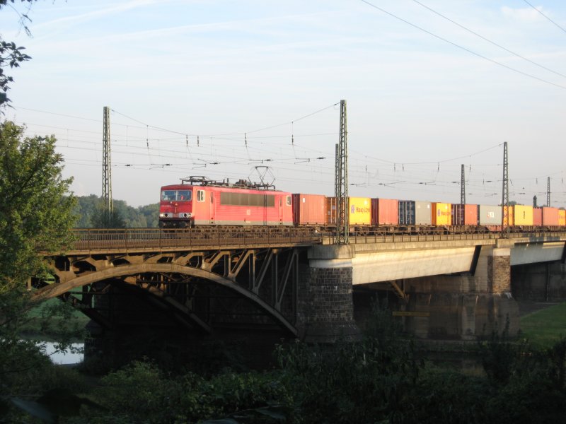 155 240-5 mit Containern auf der Ruhrtalbrcke in Duisburg am 19.09.2008 in Richtung Sden