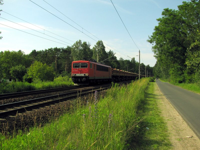 155 246-9 mit Kies-GZ aus Berlin nach Sden, diese Leistung verkehrt mehrmals tglich, wer wei was darber?