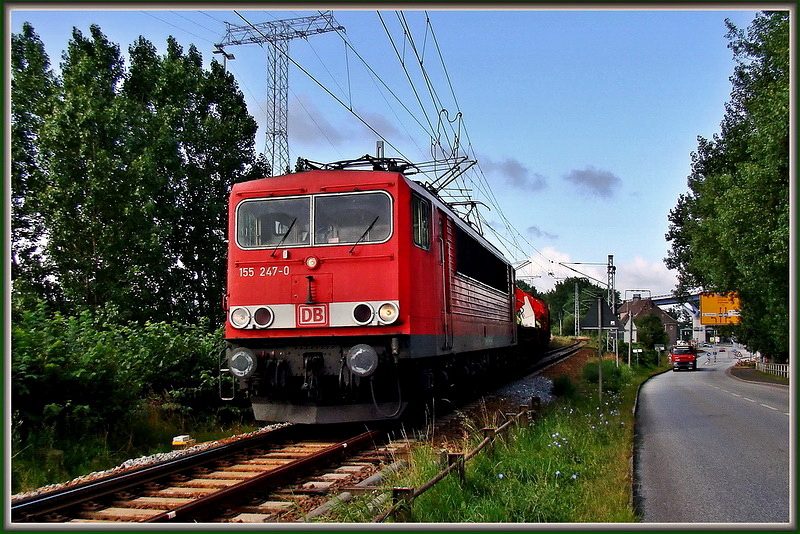 155 247-0 vor -45504- bei der Auffahrt auf die Ziegelgrabenbrcke. Stralsund am 09.07.09 
