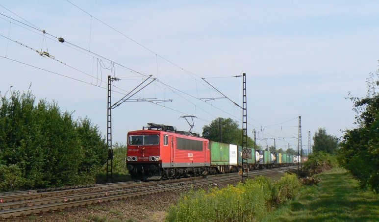 155 265 mit einem KLV-Zug auf der KBS 702 in Denzlingen nahe Freiburg.