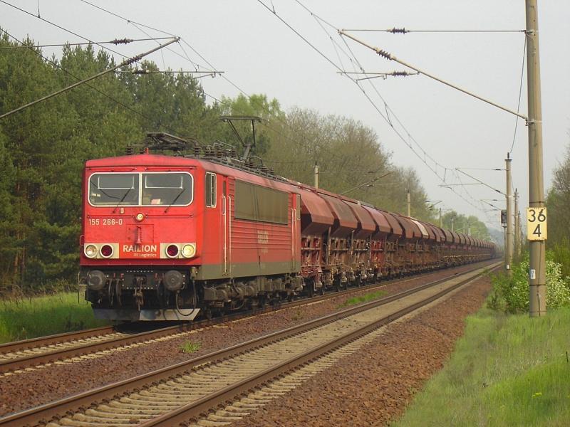 155 266-0 mit neuen Railion Logo auf dem Weg nach Dresden. 06.05.2006