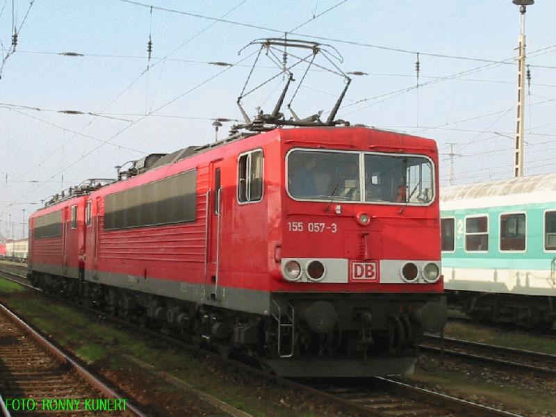 155057 und 155079 als Lokzug in Cottbus Hbf,sie werden in wenigen Minuten ihre Fahrt fort setzen.    3.11.02