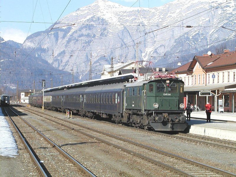 16.02.2008, 1245.04 mit Sonderzug im Bahnhof Saalfelden