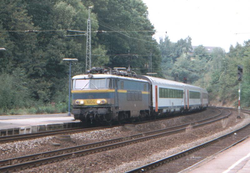 1604 durchfhrt Bahnhof Eschweiler(D) September 1999