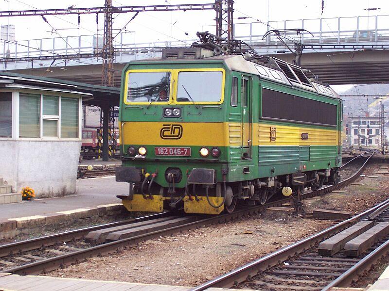 162 046-7 am 15.11.2005 im Bahnhof Praha Holesovice
