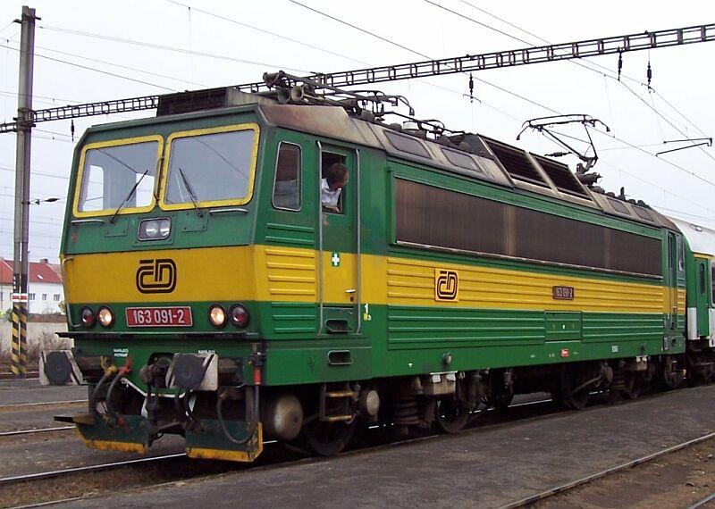 163 091-2 am 16.11.2005 im Bahnhof Chomutov (Oberlichtfensterseite)