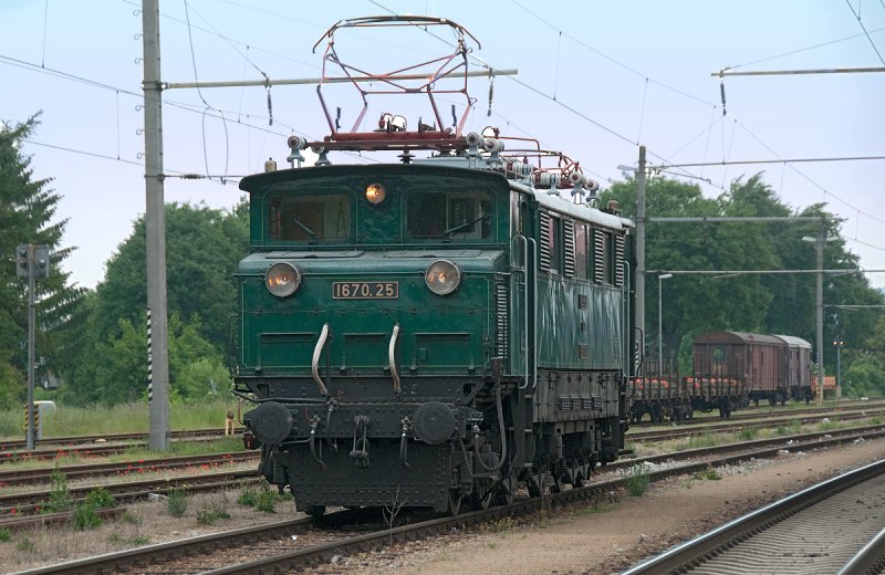1670.25 hat am 16.05.2009 einen Nostalgiesonderzug von Wien Sdbahnhof (Ostseite) nach Korneuburg gebracht (ID: 295992), welcher danach mit dem DT1.07 weiter nach Ernstbrunn befrdert wurde. 