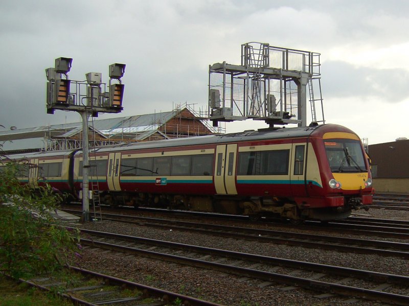 170 474 bei der Einfahrt in den Bahnhof von Inverness (Schottland) am 06.07.09.