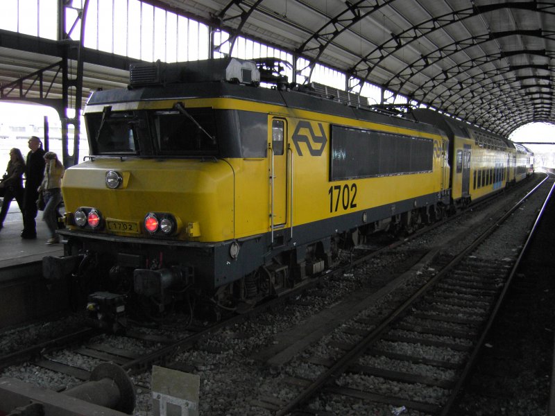 1702 im Bahnhof Haarlem (April 2007)