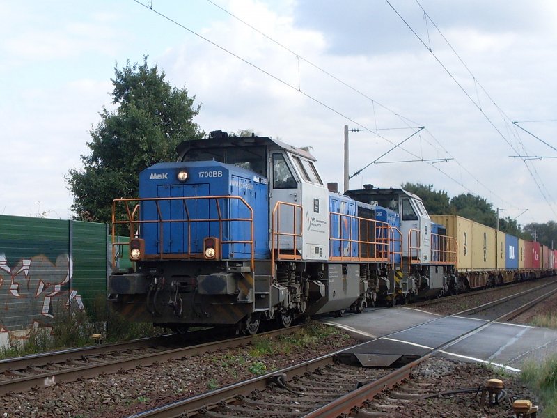 1703 und 1702 mit Containerzug Hhe Peine im September 2008