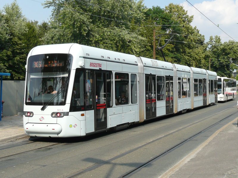 17.08.09,Variobahn der BOGESTRA Nr.501 in Wanne Eickel.