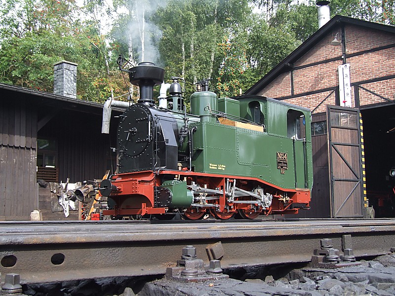 17.08.2009 meine erste Begegnung mit I K  No.54.  Dieses Maschienchen steht der Frauenkirche in nicht´s nach  sagte letzten´s ein Kollege. Unverstndlich das ein Museumsbahner aus Jhstadt abwertend ber dieses Meisterstck gesprochen hat...