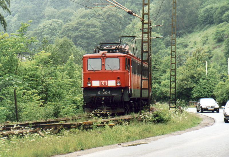 171 003-7 in Rubeland Juni 2000