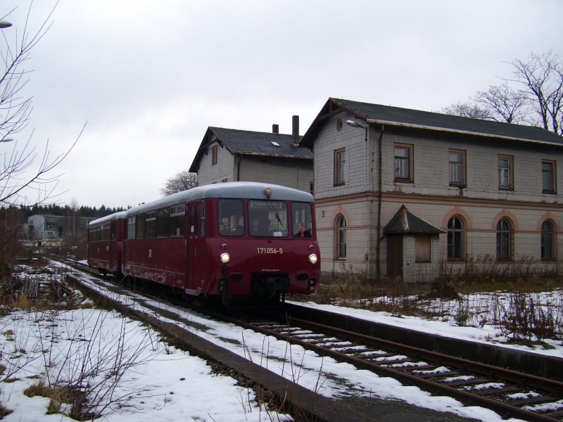 171 056-5 mit VS 2.08.260 fhrt am 06.05.08 durch dem Bahnhof Scheibenberg.