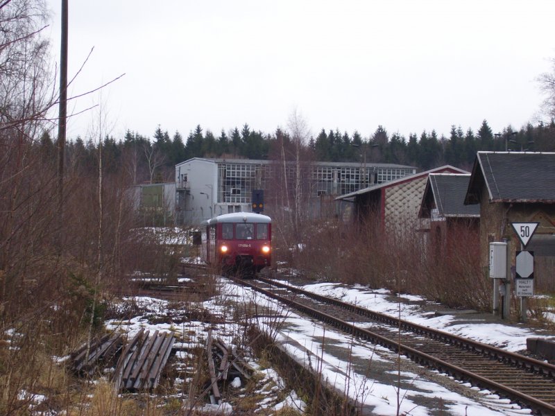 171 056-5 mit VS 2.08.260 fhrt am 06.05.08 durch dem Bahnhof Scheibenberg.