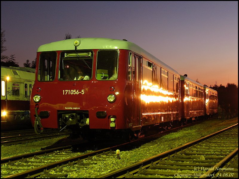 171 056 nach dem Heizhausfest-Pendeleinsatz am Abend in Chemnitz-Hilbersdorf, 24.08.07.