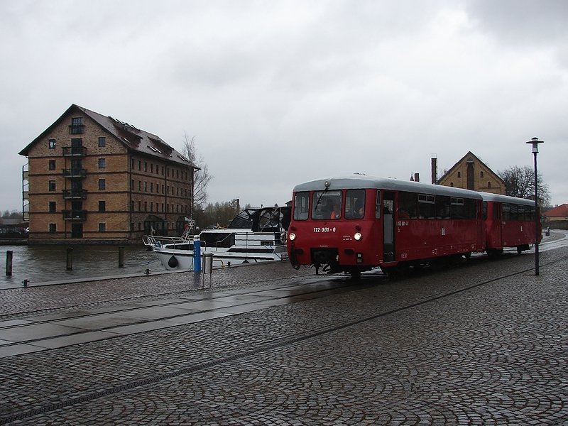 172 001-172 601 whrend einer Sonderfahrt auf der Hafenbahn in Neustrelitz. (29.03.08)