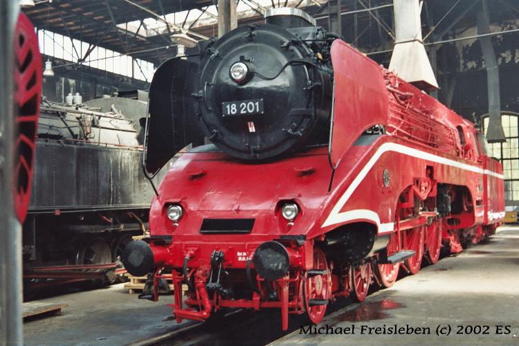 18 201 am 04.Mai 2002 im Heizhaus des Eisenbahnmuseum Strasshof