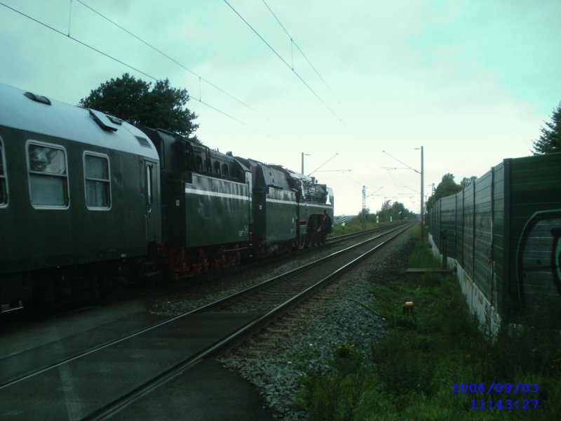18 201 Richtung Dampflokfest Osnabrck am 03.09.2006
Hhe Peine-Telgte auf falschem Gleis