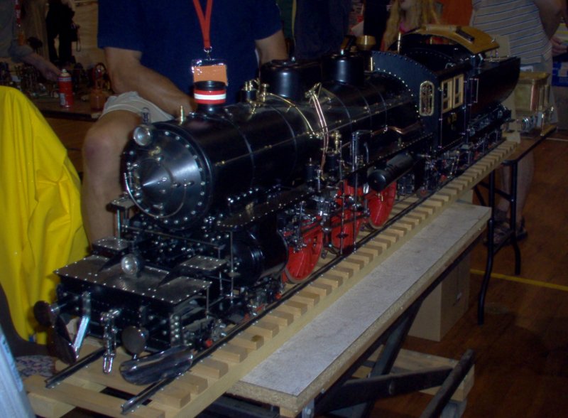 1:8 Echt-dampf-modell der DSB E985, Brandhjbanen bei Hedehusene, Dnemark.
12. modellbahn-ausstellung der DMJU, Kopenhagen, Dnemark 2006.