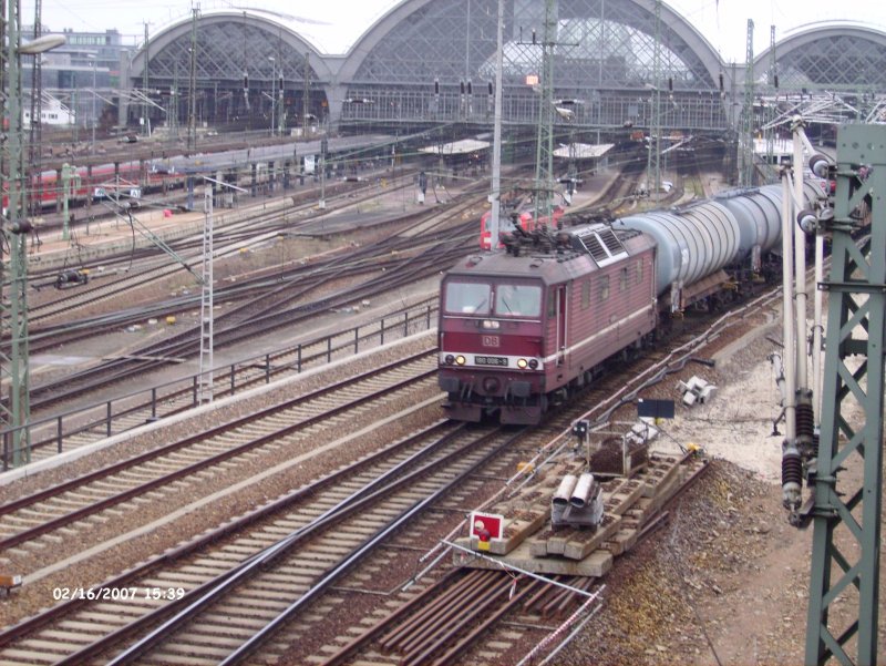 180 006 durchfhrt Dresden HBF mit ein gemischten Gterzug am 16.02.07