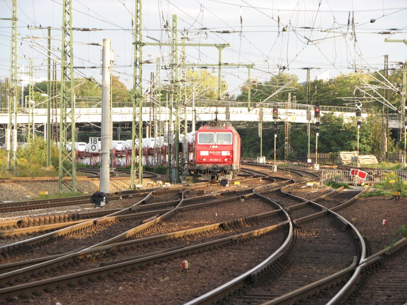 180 008-5 ist mit einen Autotransportzug Richtung G�terbahnhof Dresden-Friedrichstadt unterwegs.20.09.07.