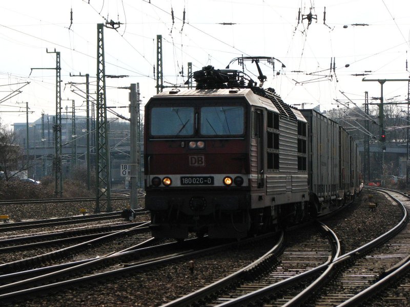 180 020-0 mit Continentalzug kurz vor dem erreichen des Dresdner Gterbahnhof.14.03.09