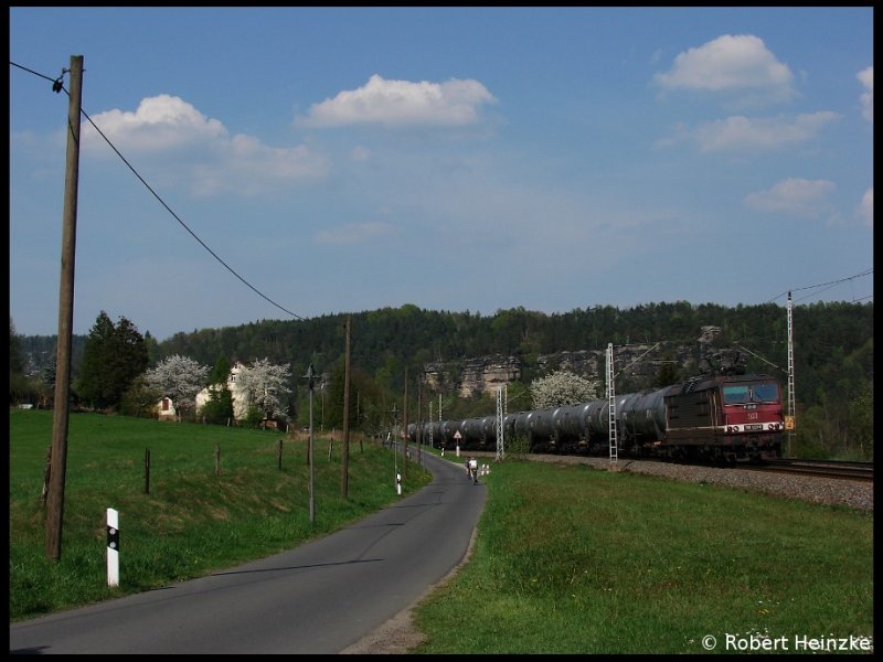 180 020-0 um 15:30 Uhr mit einem Gz in Richtung Decin am 15.04.2009 in Rathen