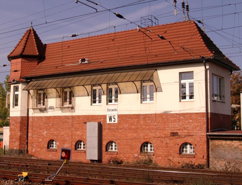 18.09.2003: Wrterstellwerk in Eberswalde Hbf, geht vsl. 5/2005 auer Betrieb.