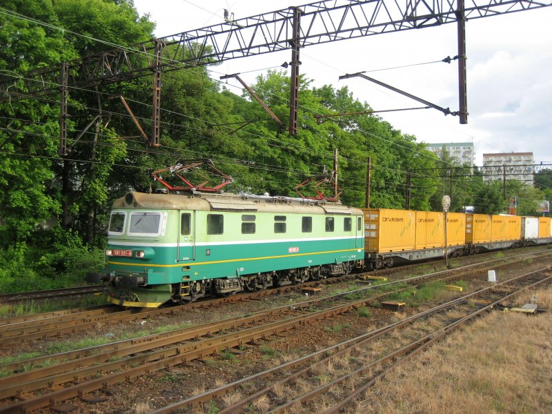 181 031-6 fhrt mit einem Containerzug am 05.06.2009 durch Gdańsk Południe.