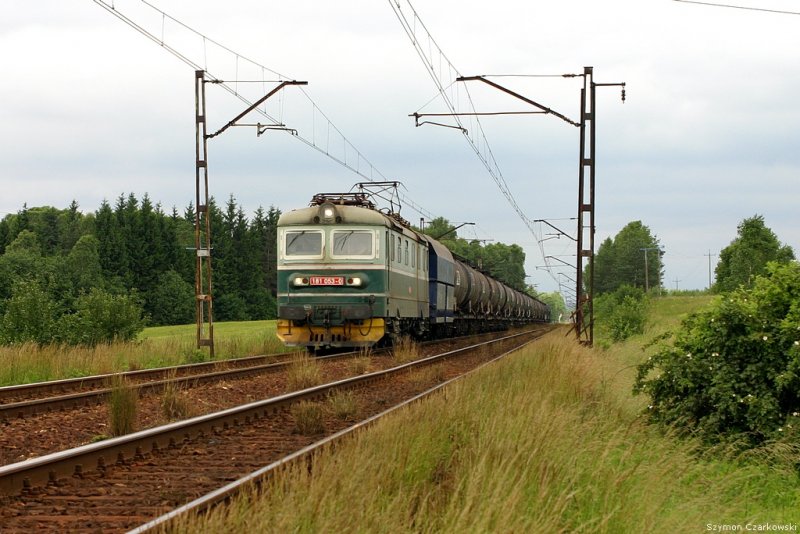 181 053-0 mit Gterzug zwischen Jaworzno und Trzebinia, 16.06.2007