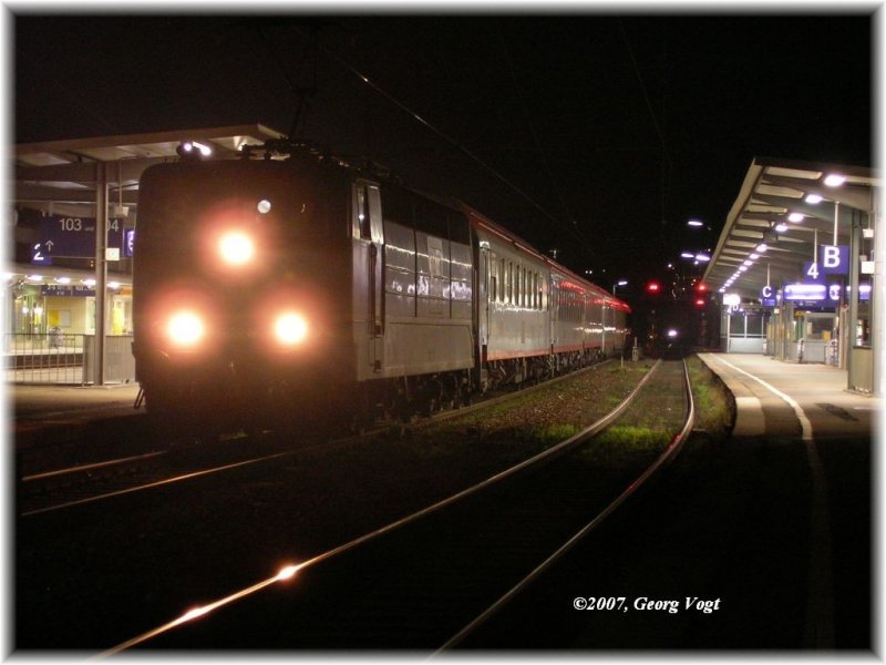 181 201-5 mit EN 263  Orientexpress  Paris Est - Wien Westbahnhof am Abend des 31.01.07 in Pforzheim Hbf.