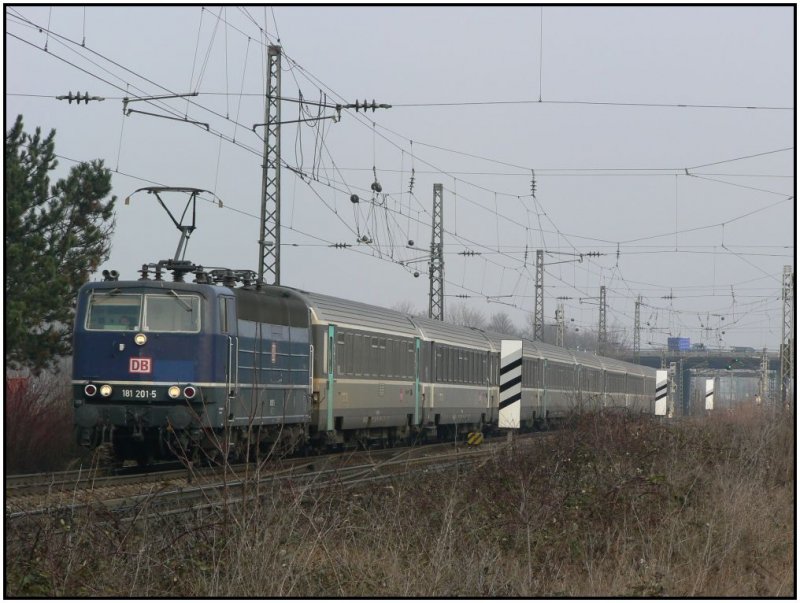 181 201 ist mit EC 54 am 21.2.2007 bei Grosachsen-Heddesheim unterwegs.