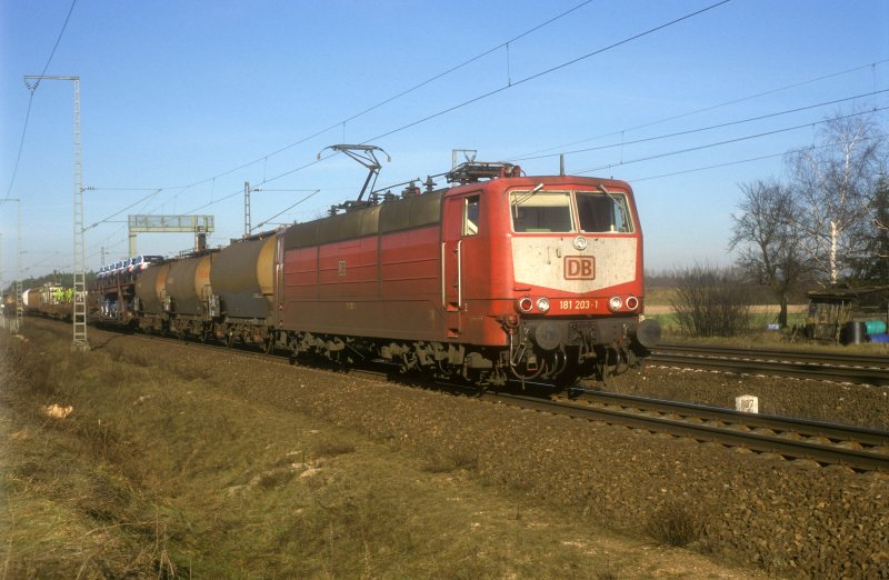 181 203  Graben Neudorf  02.02.02  ( mit Gterzug )