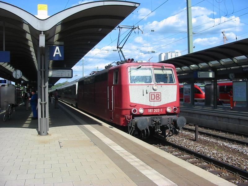 181-203 mit ihrem EC in Kaiserlautern Hbf.